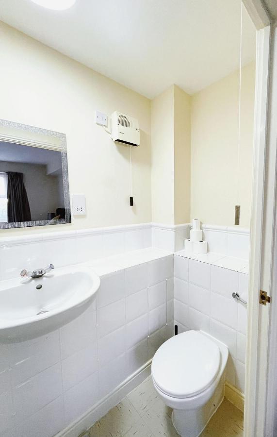 Cozy Entire 2br Flat With 2 Bathrooms And Free Parking Apartemen *
