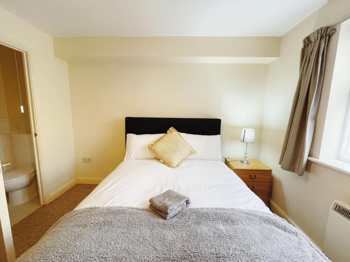 Cozy Entire 2br Flat With 2 Bathrooms And Free Parking Apartemen